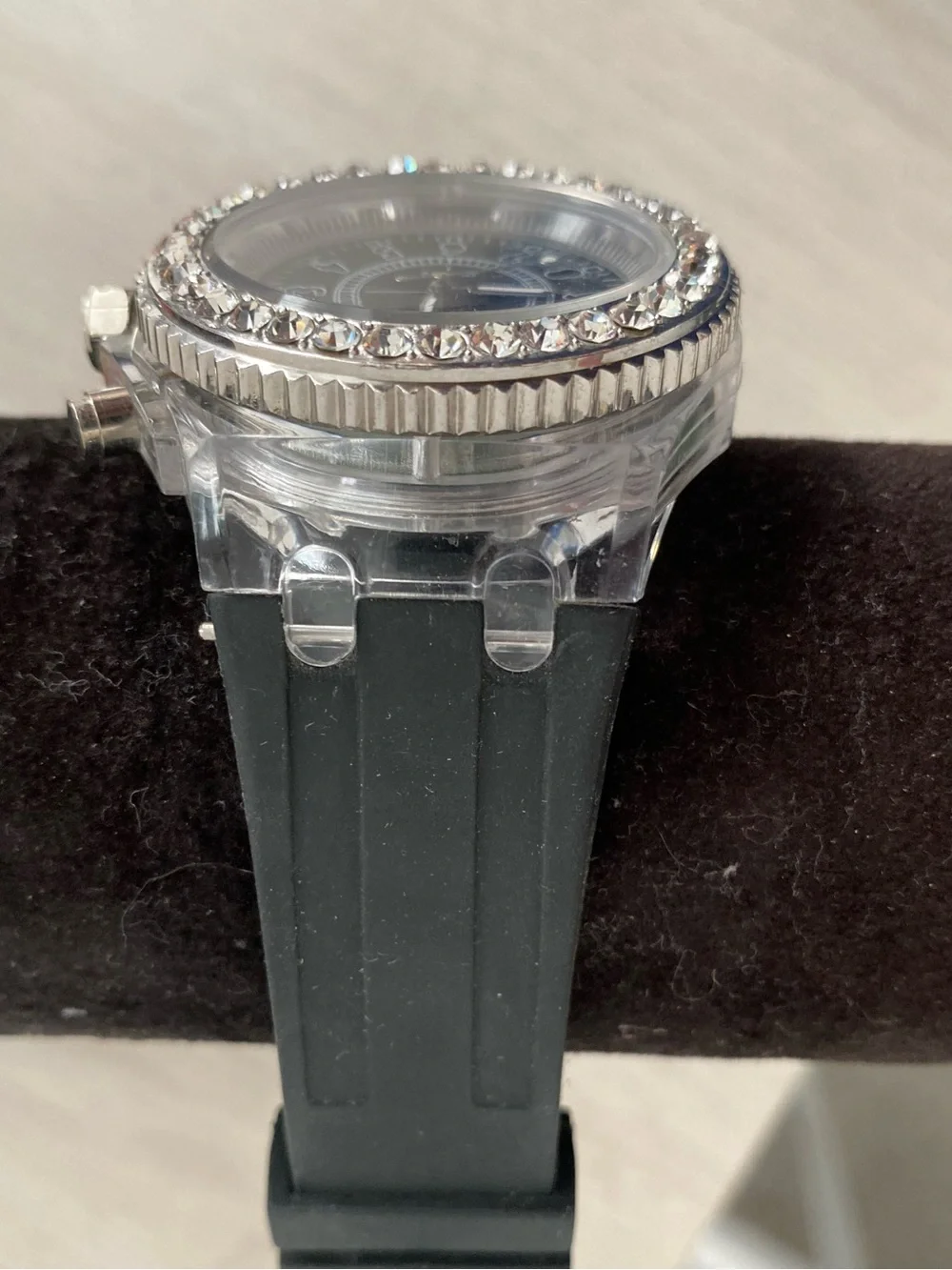 Geneva Black Dial Silver Crystal Bezel Fashion Watch
